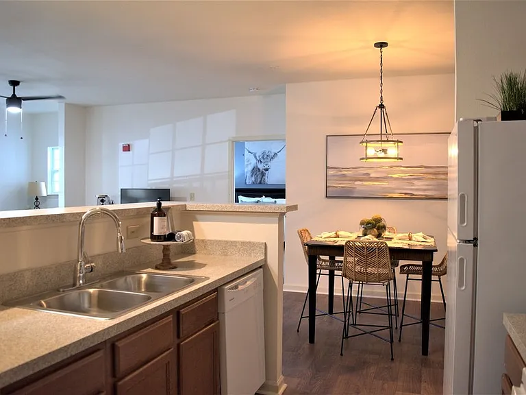 Legacy Pointe — Photo 1