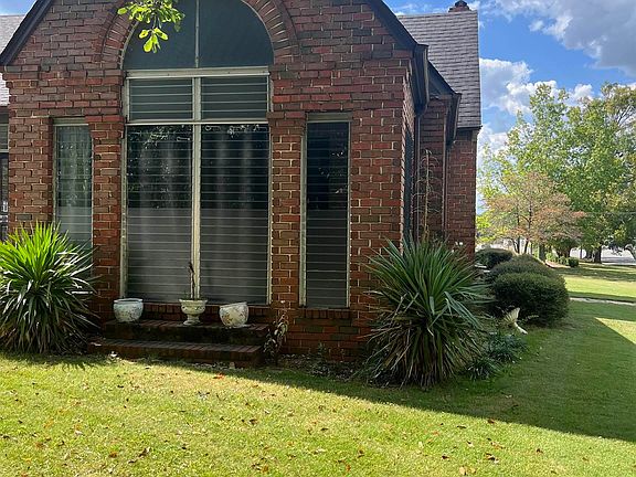 3rd image of 8801 Parkway E