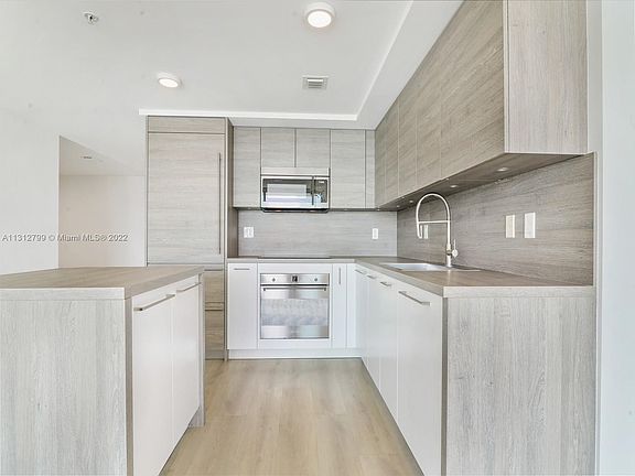 3rd image of 400 Sunny Isles Blvd APT 706