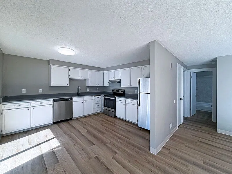 2 bed, 1.0 bath, 1000 sqft, $1,275 — Photo 2