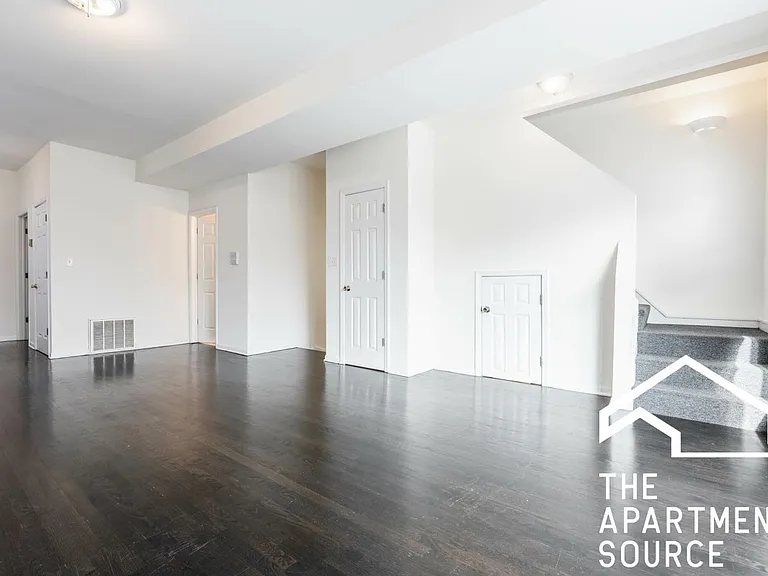 2438 N Ashland Ave — Photo 4