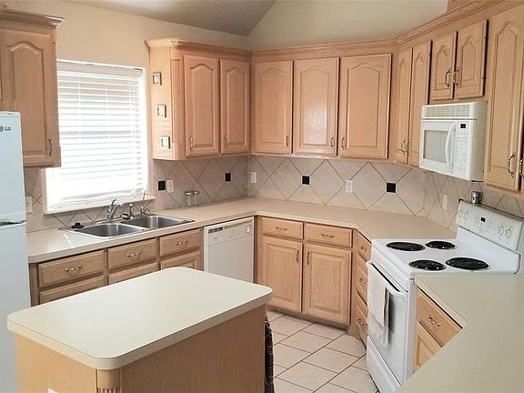 2nd image of 123 Papaya St
