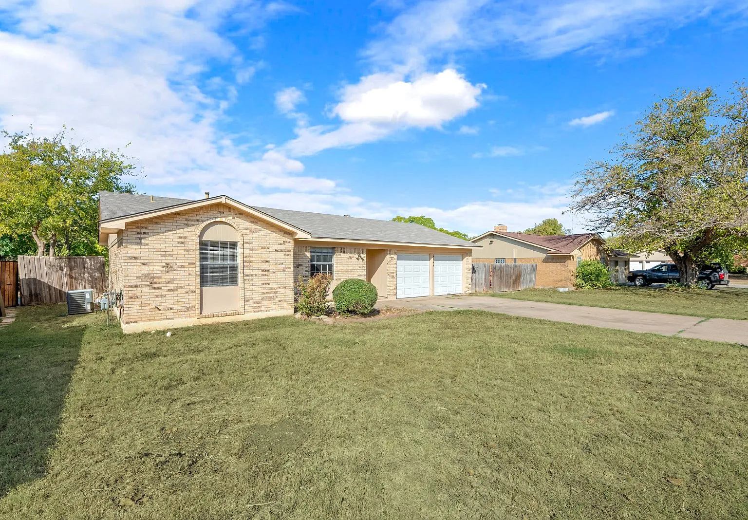 3 bed, 1.5 bath, 1091 sqft, $1,750 — Photo 2