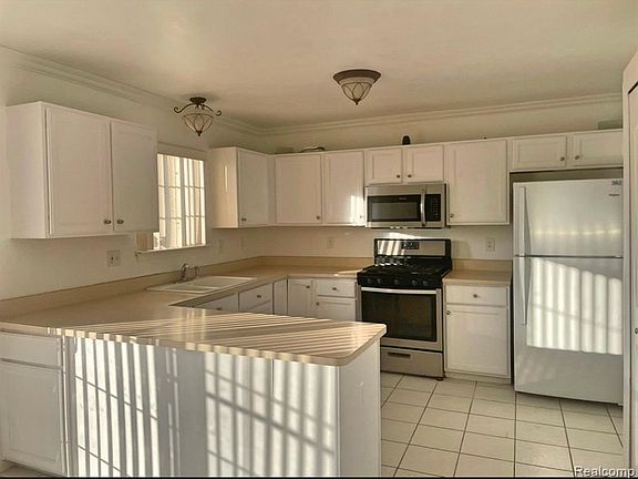 4th image of 5660 Cary Dr