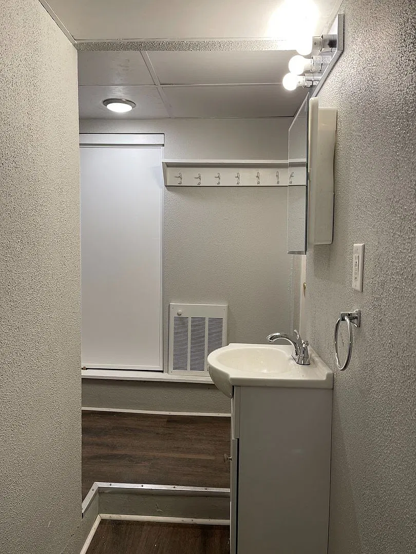 2224 Arlington Ave — Photo 3