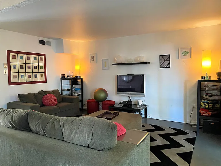 6925 E 4th St #2 — Photo 11
