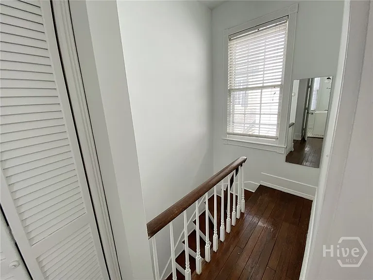 506 E York St — Photo 10