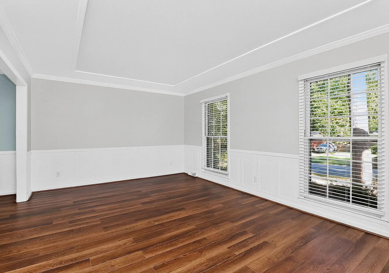 2438 Knickerbocker Drive - 4 bed 2.5 bath home in the perfect location — Photo 4
