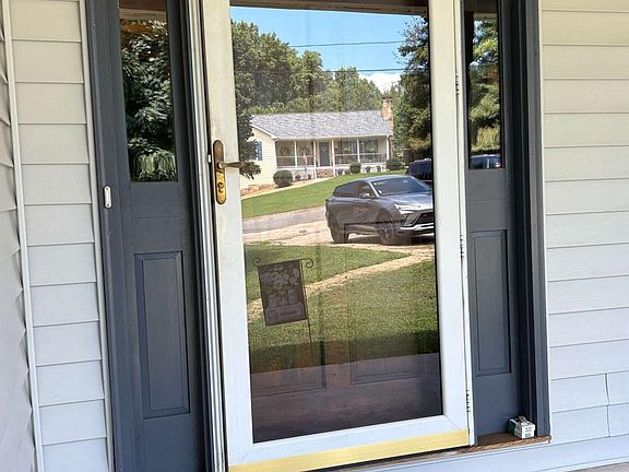 2nd image of 4410 Meadow Trl