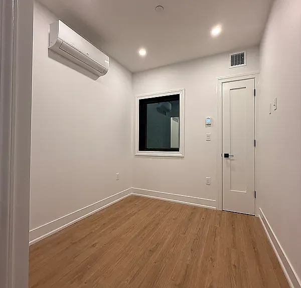 307 W 39th St #3B — Photo 7