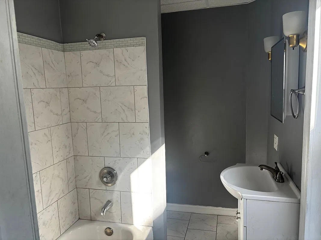 3 bed, 1.0 bath, 1130 sqft, $1,600 — Photo 4