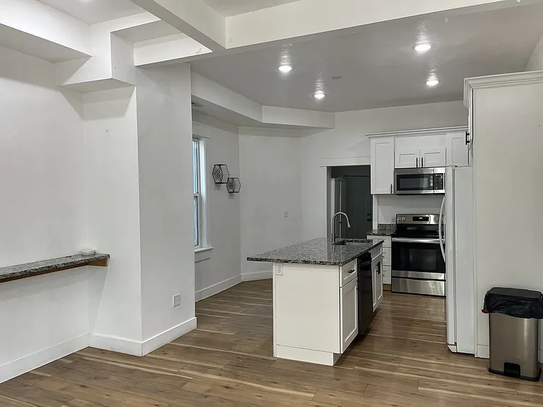 568 W 300 N #1 — Photo 2