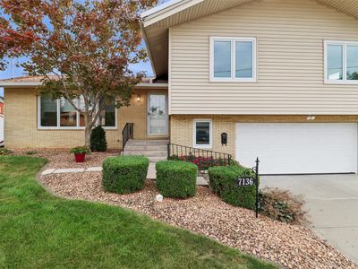 7136 Garrison Rd, Windsor Heights, IA, 50324