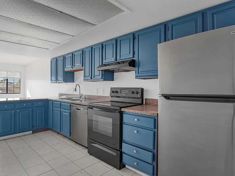 2221 N Jones Blvd #3 — Photo 7