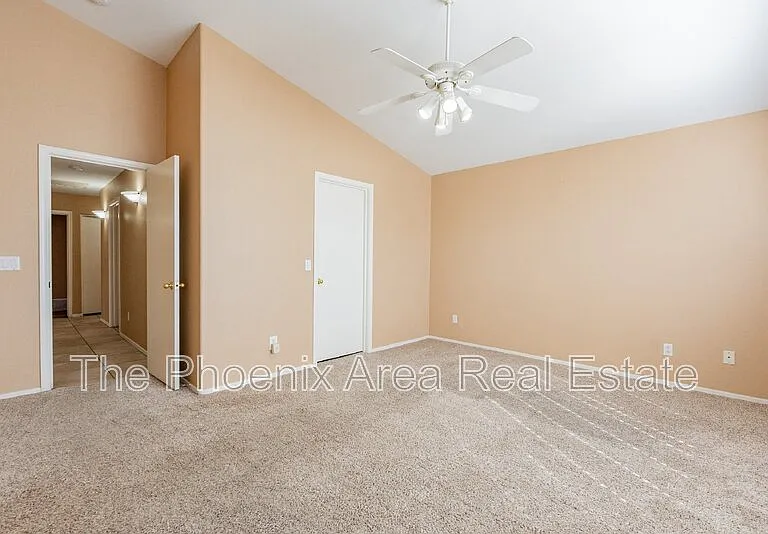 1261 N Balboa Dr — Photo 13