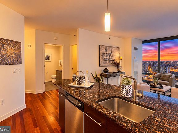 5th image of 2101 Market St Unit 3307