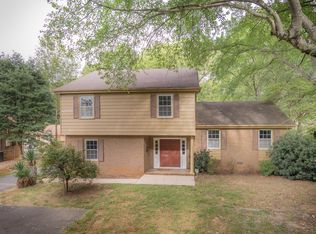 5516 Sharon Rd, Charlotte, NC 28210