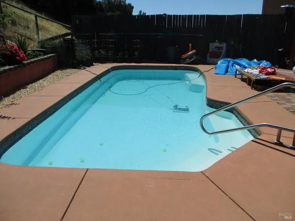308 Toscana Circle, Cloverdale, CA 95425