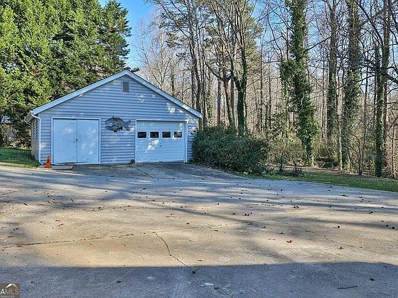 5th image of 2733 Old Dawsonville Rd