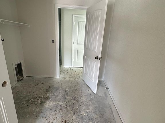 5th image of 26 Oak Leaf Dr