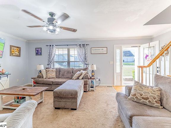 5th image of 121 Amberwood Dr