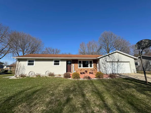 335 13th St, Prairie Du Sac, WI 53578