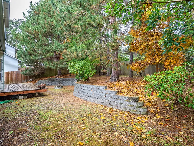 536 SW Regency Dr — Photo 25