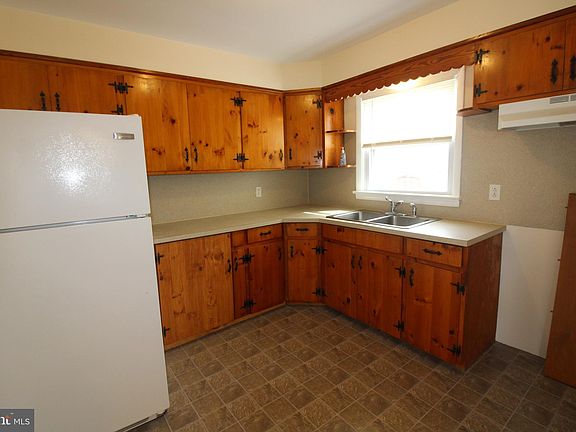 4th image of 1045 Hisey Ave