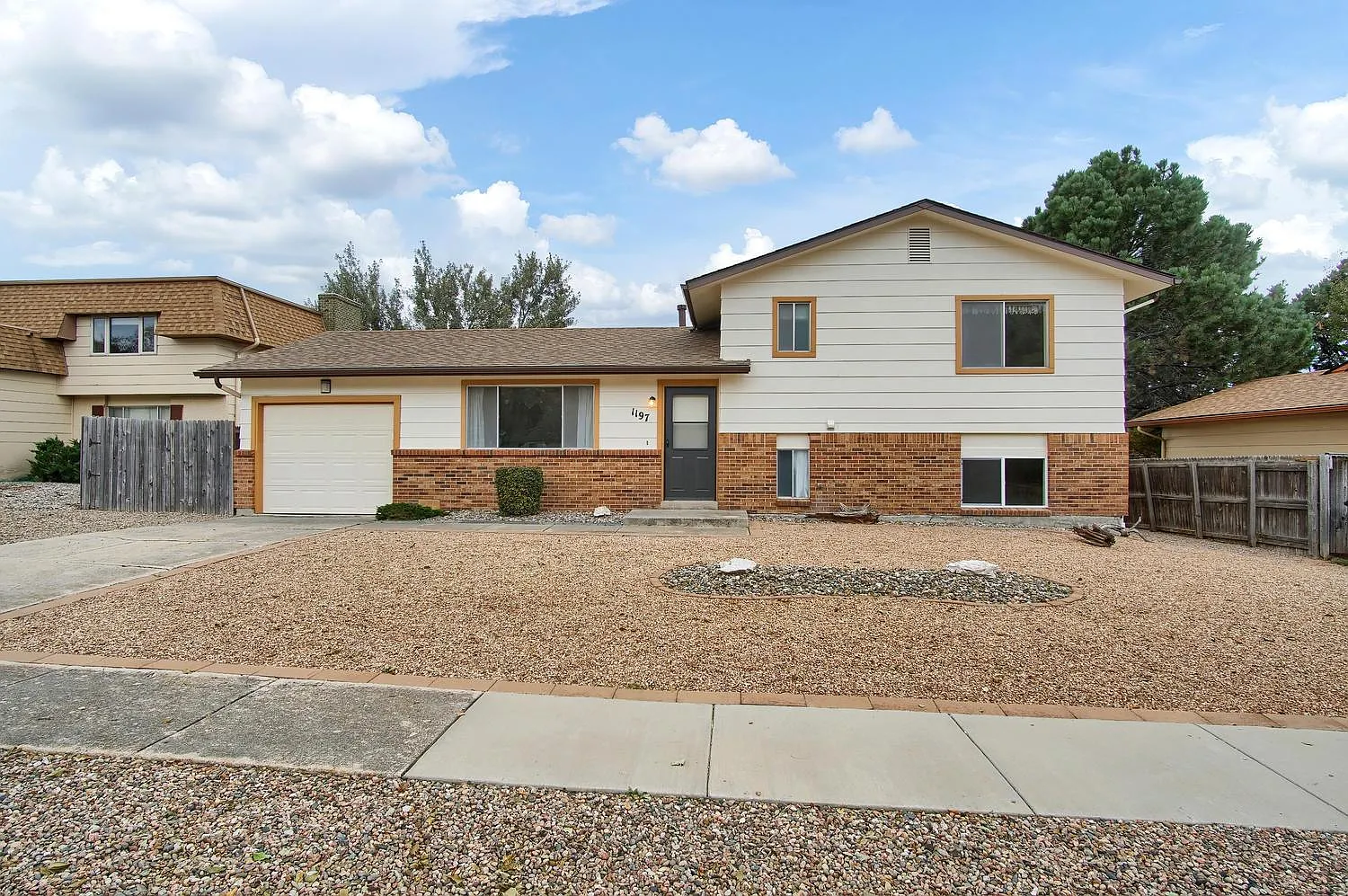 5 bed, 1671 sqft, $2,100 — Photo 1