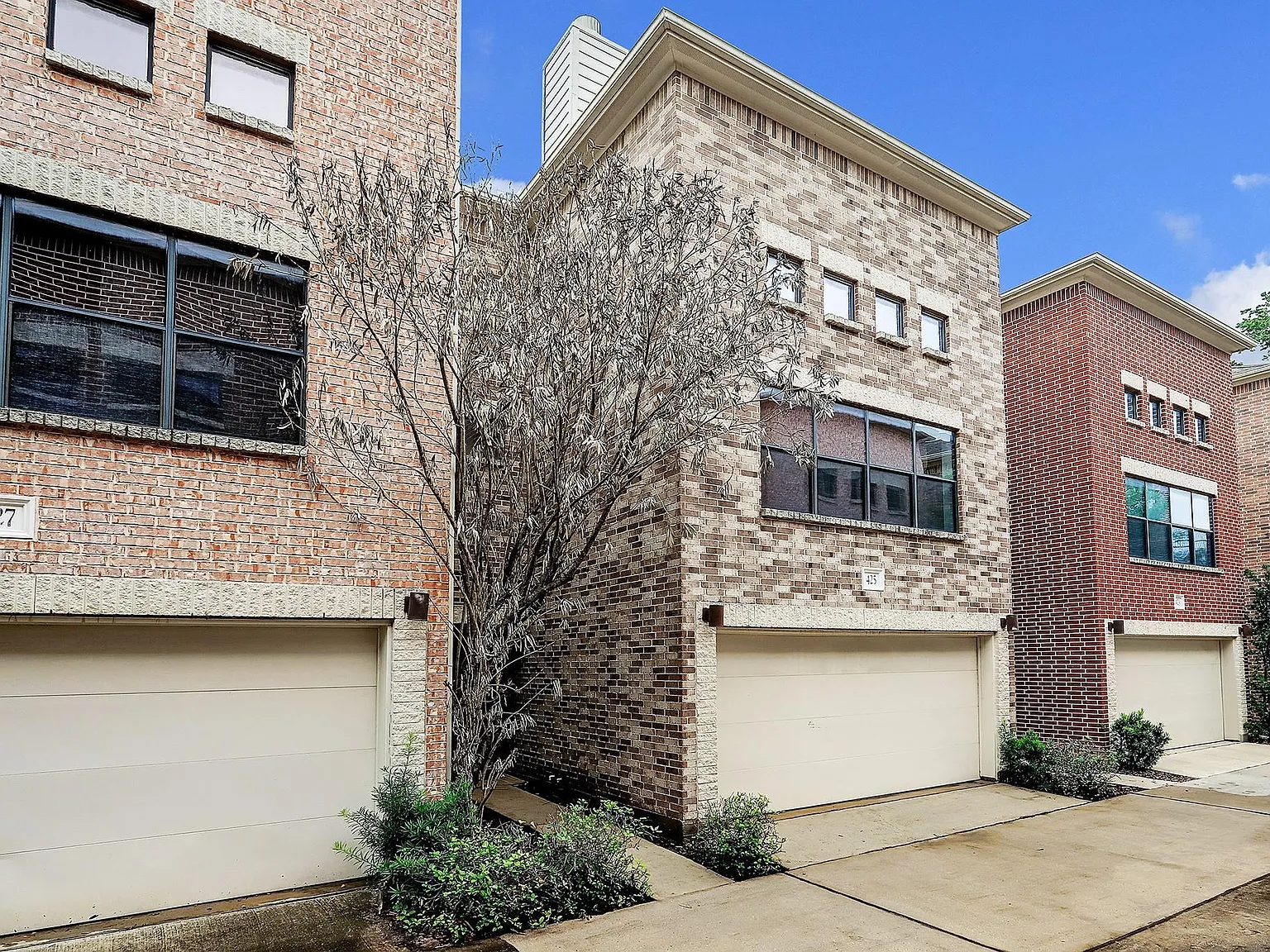 3 bed, 2.5 bath, 2097 sqft, $2,950 — Photo 3