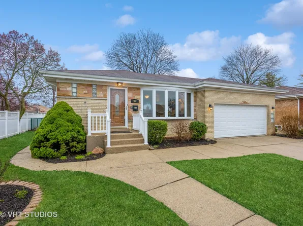 7441 W Mulford St, Niles, IL 60714