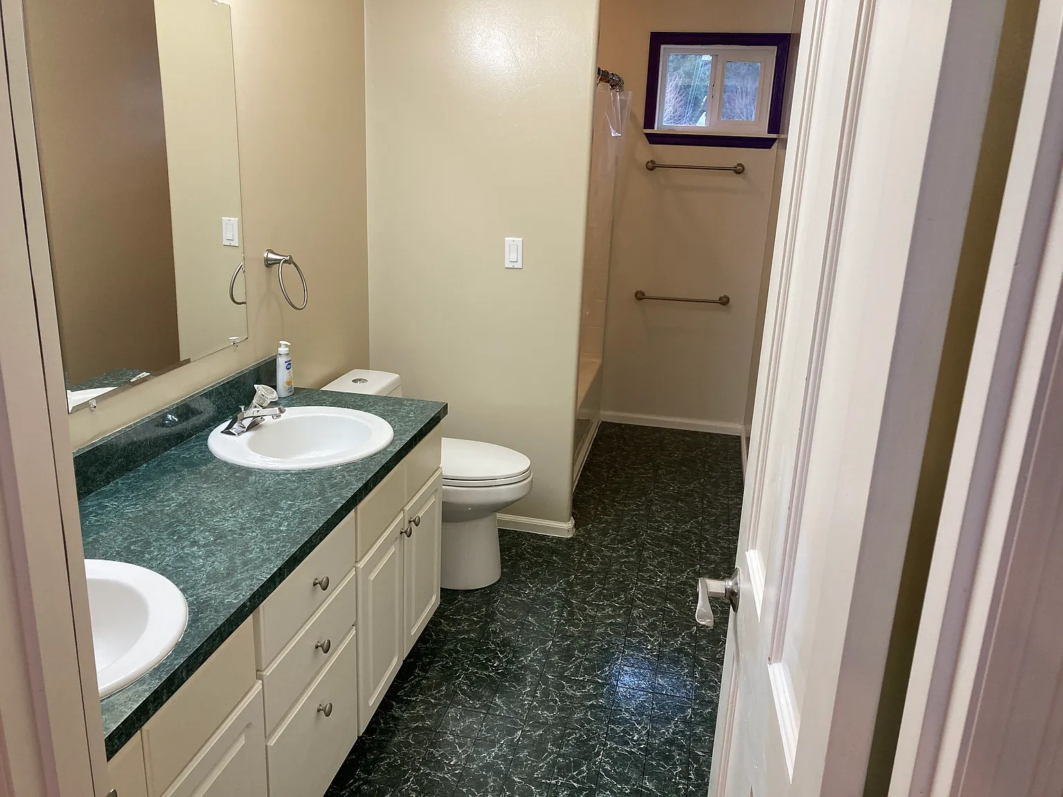 7 bed, 3150 sqft, $900 — Photo 4
