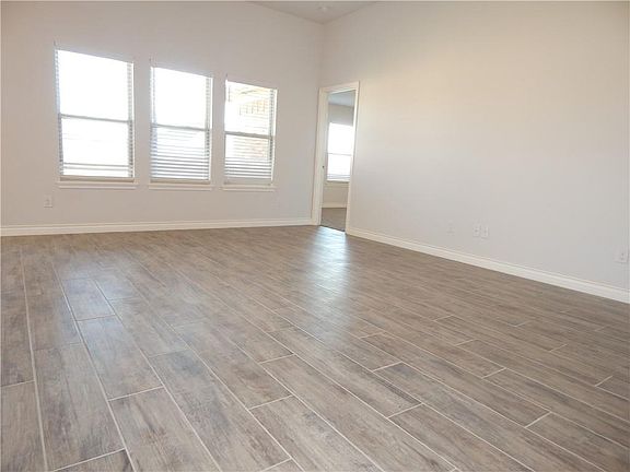 3rd image of 18624 Luna Drive & Valencia Park Dr