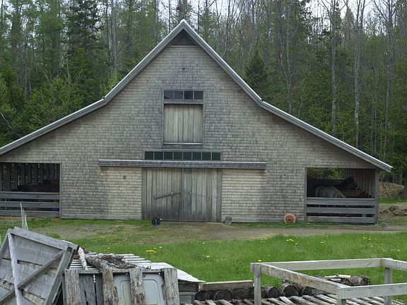 barn has 6 stalls available and turnout area....each stall $