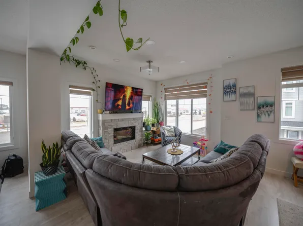 2215 24th St NW #62, Edmonton, AB T6T 1A6