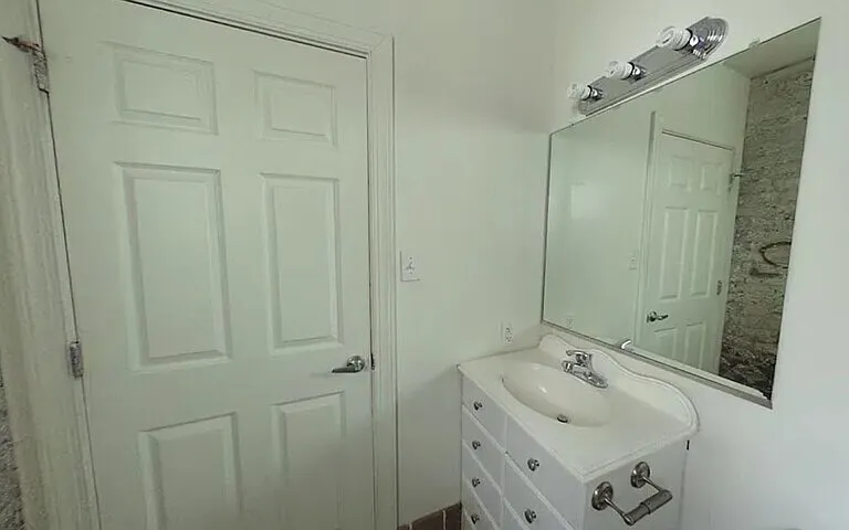 302 N Goshen St #200 — Photo 5
