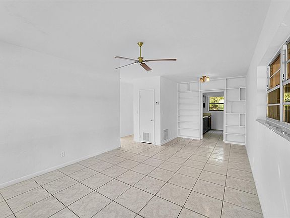 4th image of 401 SW 25th Avenue