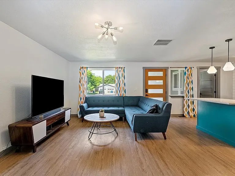 2034 S Division Ave — Photo 8
