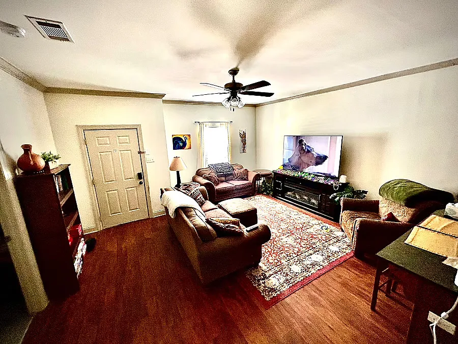 3 bed, 1168 sqft, $1,700 — Photo 2