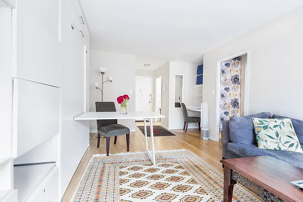 Sold by Flat Iron Real Estate | media 4