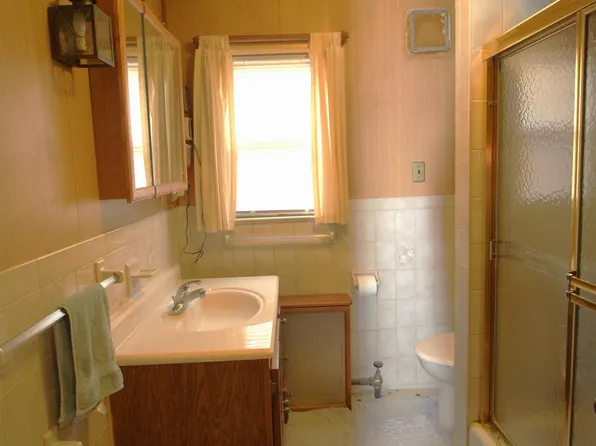 425 Davis Avenue image 15 of 22