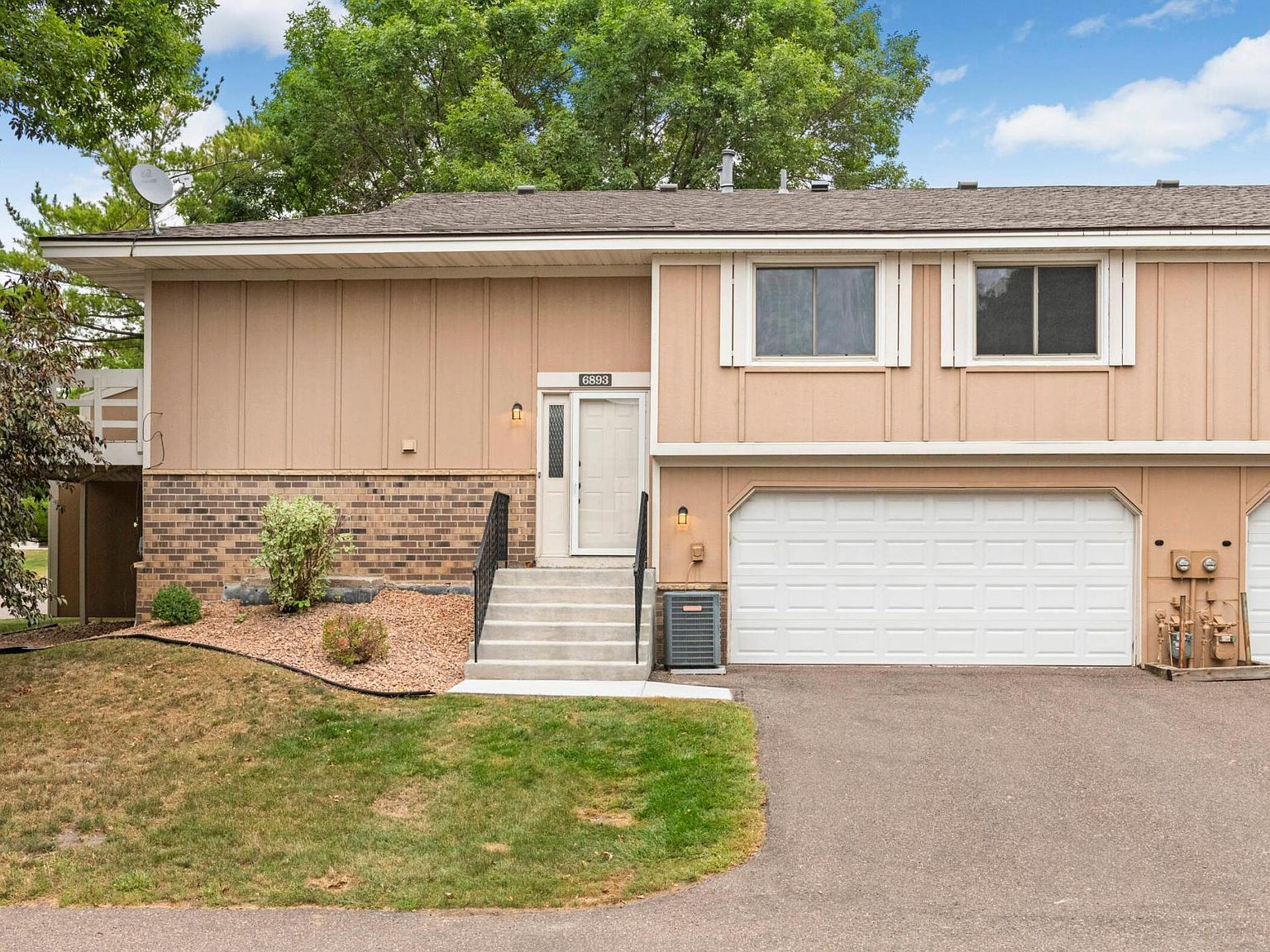 6893 Stratford Rd, Woodbury, MN 55125 Zillow
