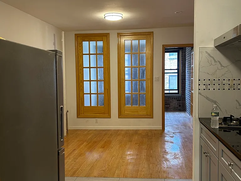 27 Henry St #5B — Photo 1