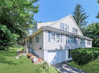 166 Old Stratfield Rd #166, Fairfield, CT 06825
