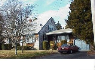 65 Hanley Rd, Somerset, MA 02725