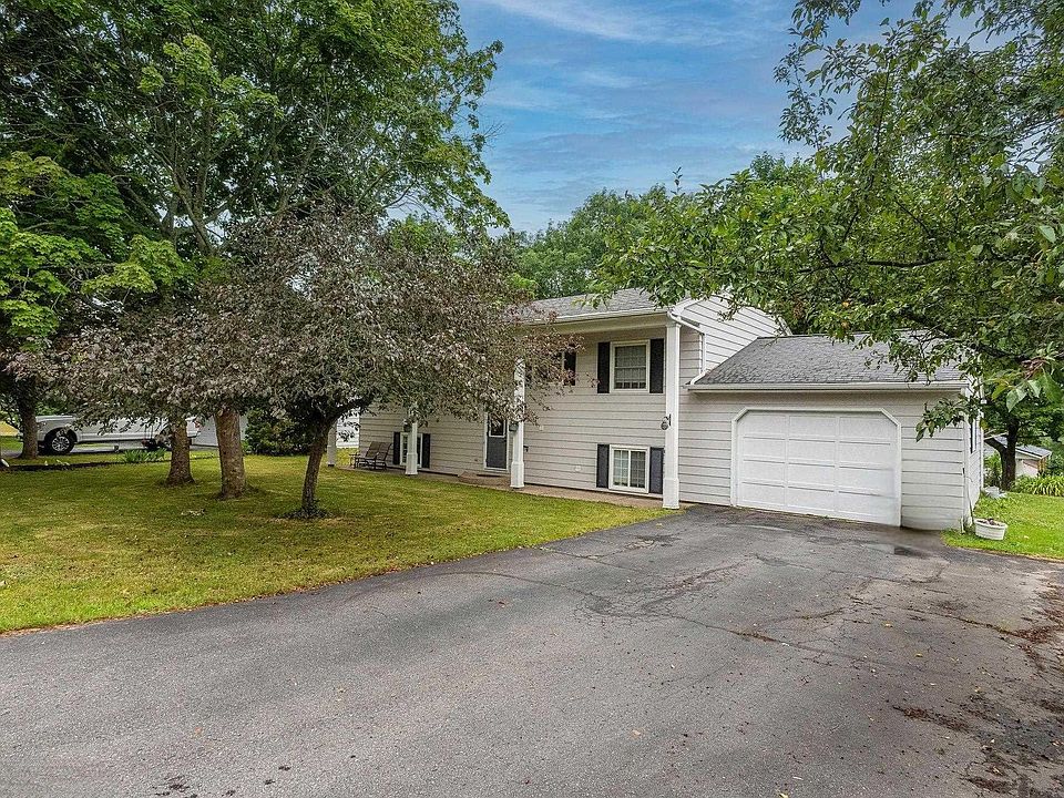 1st image of 15 Fowler Ct