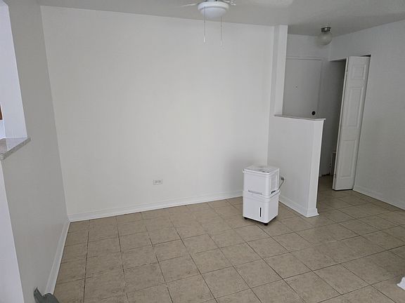 Dinning room 9'0" x 9'0"