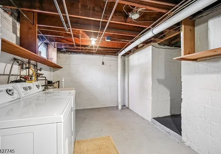 32 Center St — Photo 21
