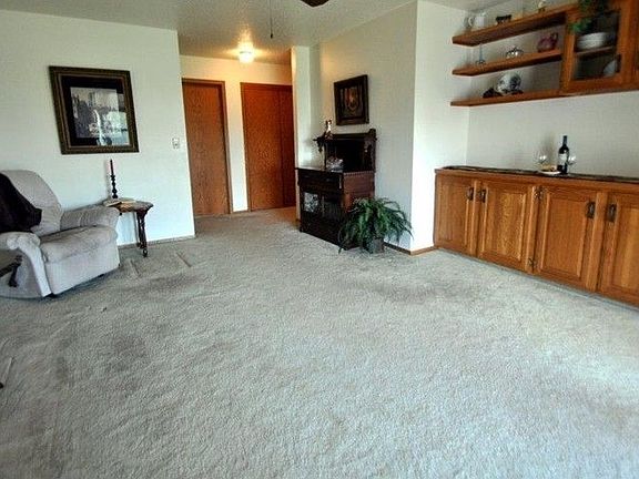 3rd image of 300-9 E 25th St