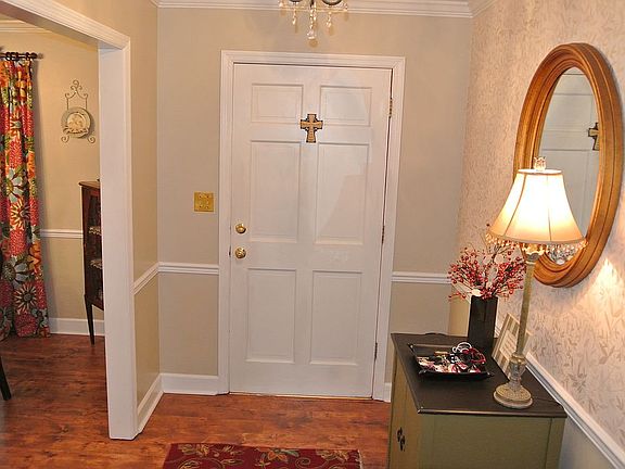 3rd image of 138 Pineridge Dr